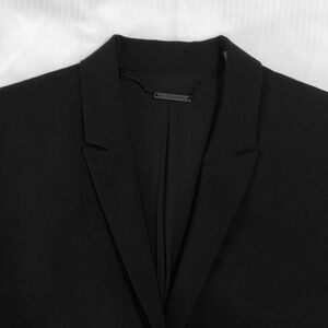 Elie Tahari Single Button Blazer